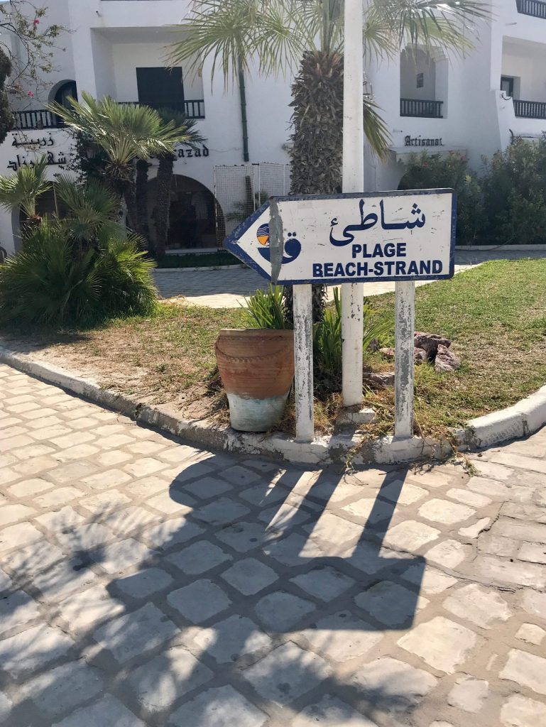 Bord naar het strand van Port El Kantaoui