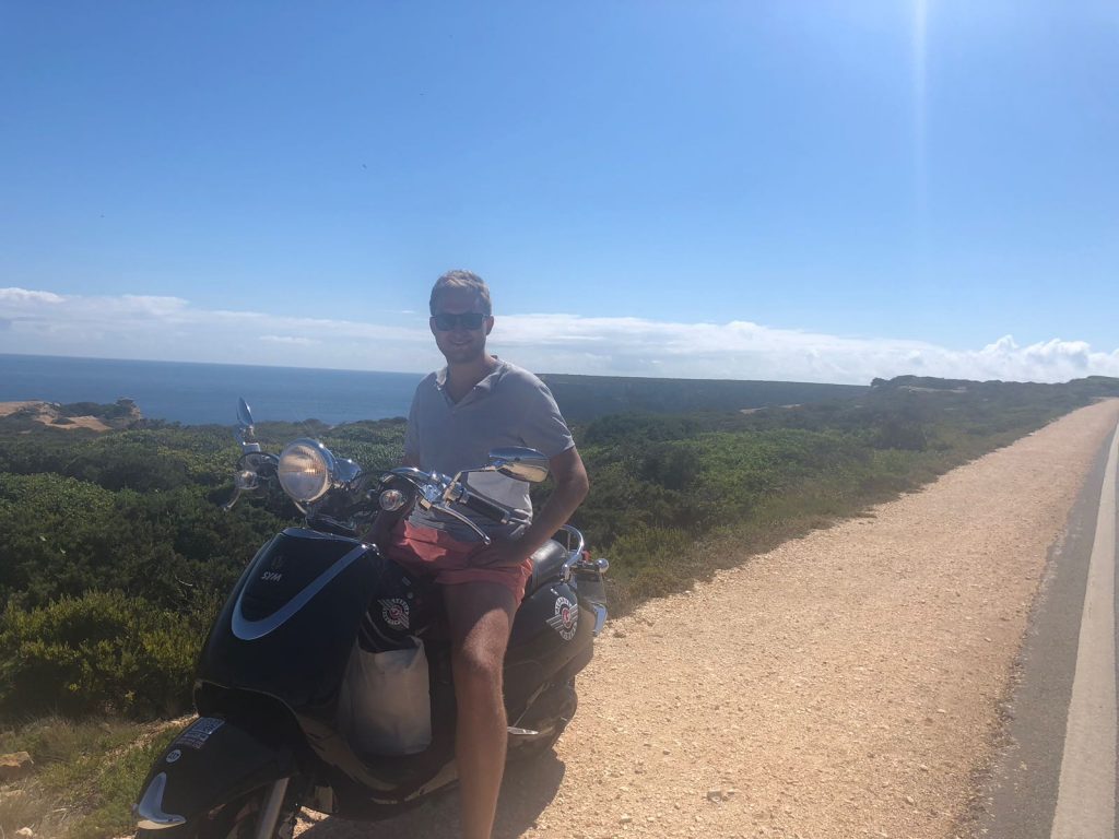 De mooiste kustplaatsen van de Algarve met de scooter